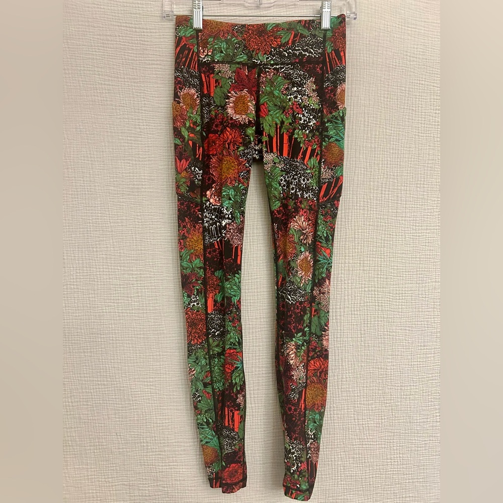Lululemon Full Length Black Red Green Floral Print Pocket Leggings Sz 4 Small